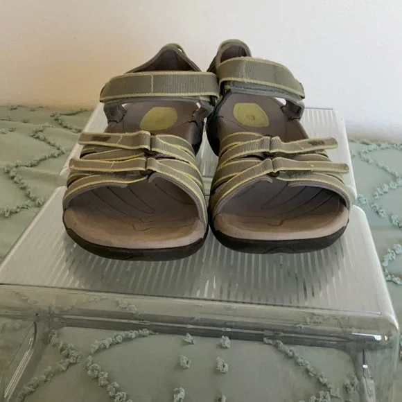 Teva Tierra Sandals - sage and yellow-ish sz 8 - Picture 8 of 9